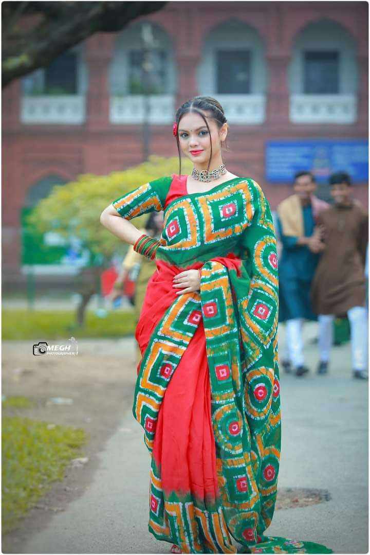 3: সফট সিল্ক বাটিক প্রিন্ট শাড়ি